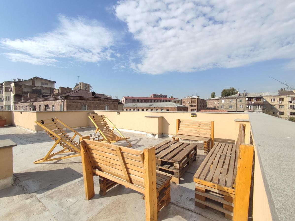 Hotelise I Bells-Of-Ireland Apartment เยเรวาน ภายนอก รูปภาพ