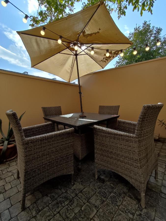 Hotelise I Bells-Of-Ireland Apartment เยเรวาน ภายนอก รูปภาพ